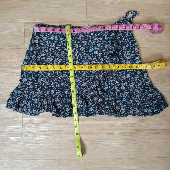 SOLD Lot H&M Velvet Mustard Mini Skirt And Hippie Rose Floral Mini Skirt 10 M - Picture 7 of 7